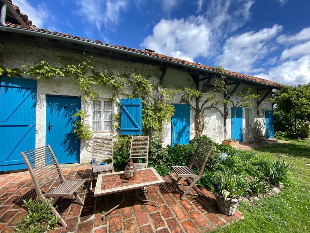 Bed and Breakfast Domaine Du Tafiart Sarron Exterior foto