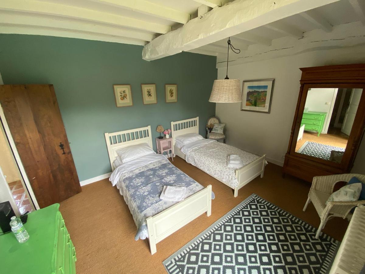Bed and Breakfast Domaine Du Tafiart Sarron Exterior foto