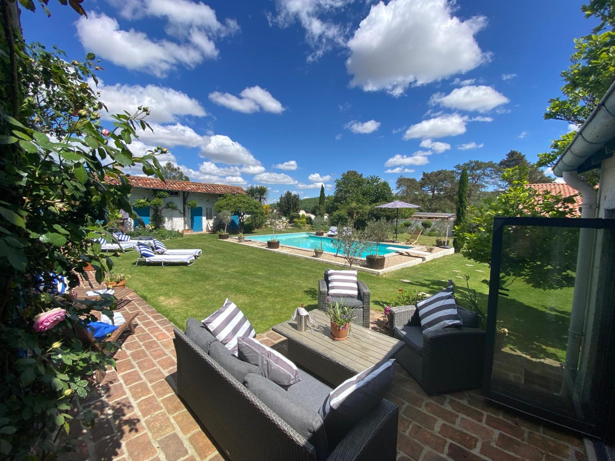 Bed and Breakfast Domaine Du Tafiart Sarron Exterior foto