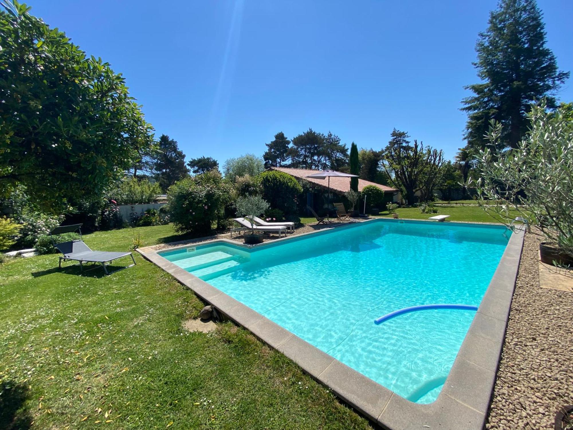Bed and Breakfast Domaine Du Tafiart Sarron Exterior foto
